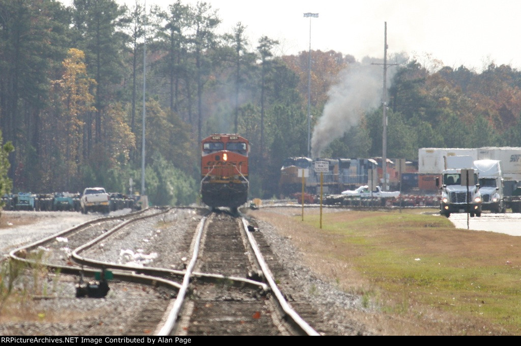 While a CSX unit smokes it up behind, BNSF 8361 waits for green